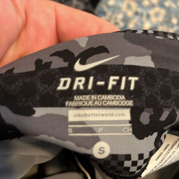 Nike Dri Fit Black Design Casual Athletic Workout Athleisure Cropped Leggings - Picture 13 of 14